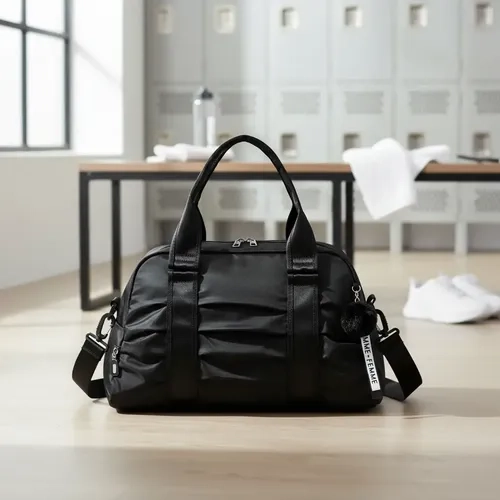 Bolsa Feminina Esportiva Transversal Blogueira Fitness Para Academia Com Chaveiro Pompom Cor Preta