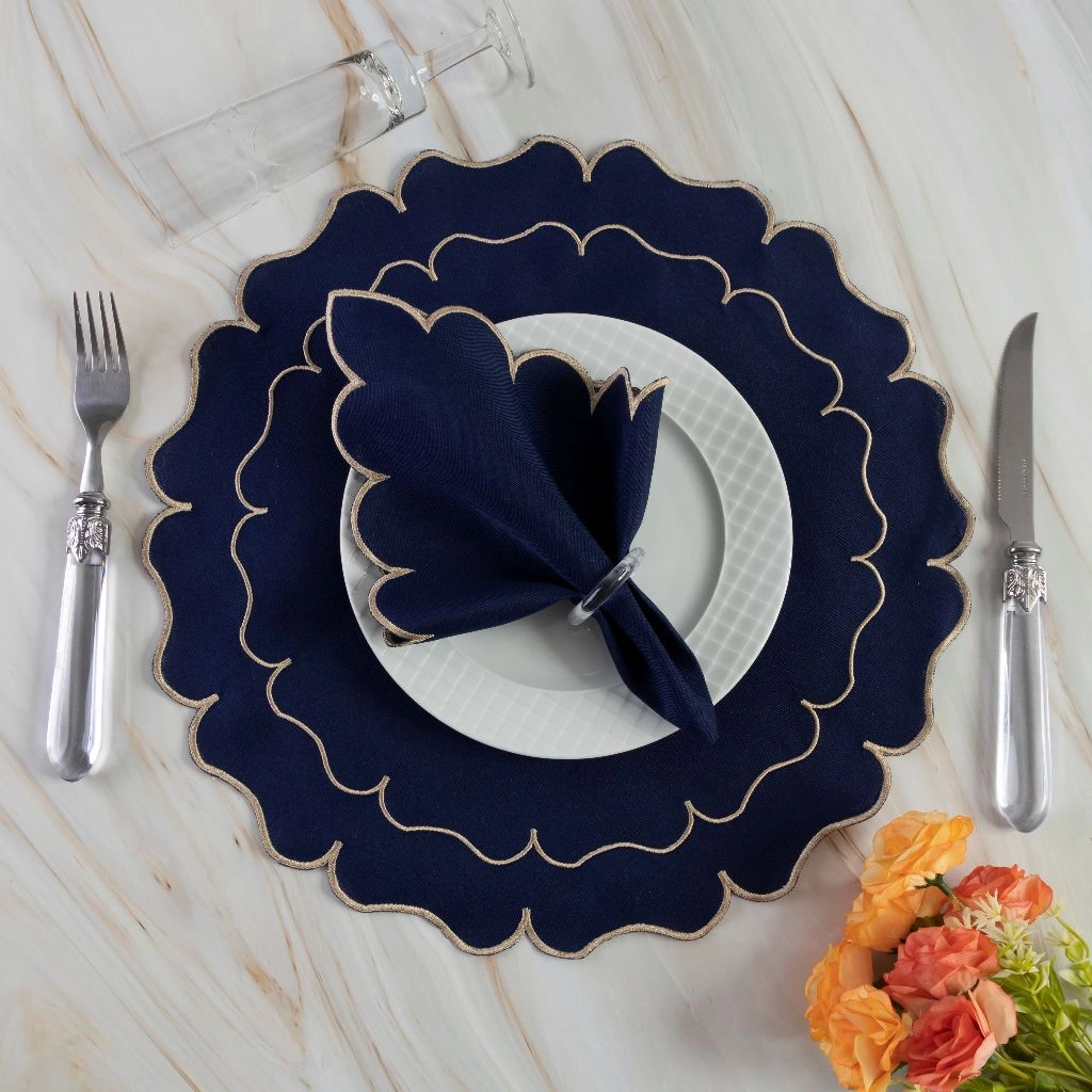 "Kit Americano 8 Peças para 4 Lugares: Sousplats e Guardanapos - Eleve a Elegância  da Sua Mesa!