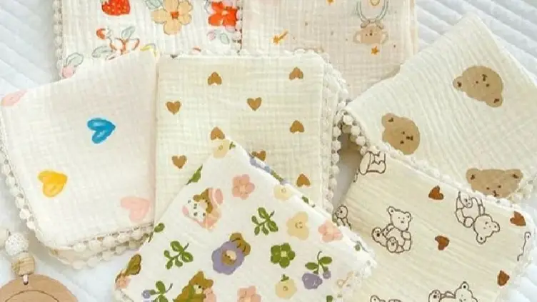 Conjunto de paninhos de boca de tecido de algodão com estampas de ursinhos, corações e flores